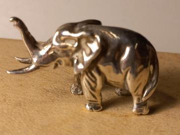 Zilveren 925 miniatuur van een olifant  beschikbaar voor biedingen