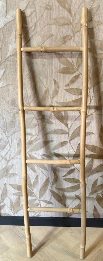 Decoratieve bamboe ladder beschikbaar voor biedingen