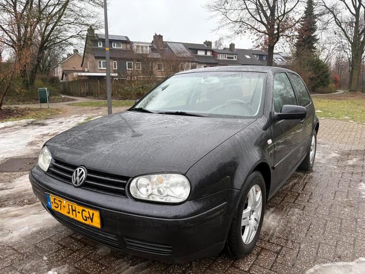 Volkswagen Golf 1.6 77KW 2002 Zwart HIGHLINE CLIMATE NWE APK, Auto's, Volkswagen, Particulier, Golf, ABS, Airconditioning, Alarm