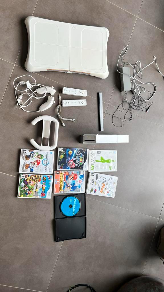 Wii Compleet met Balance Board & Spelletjes, Spelcomputers en Games, Spelcomputers | Nintendo Wii, Gebruikt, Met 2 controllers