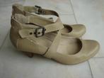 Licht bruine schoenen maat 42, Kleding | Dames, Schoenen, Schoenen met lage hakken, Bruin, Ophalen of Verzenden, Gedragen