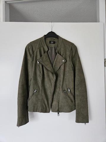 Groen jasje maat 36 Merk Only. Perfecte staat. Het jasje is  beschikbaar voor biedingen