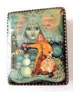 Prachtig Russisch Lakdoosje Snow Queen gesigneerd, Antiek en Kunst, Verzenden