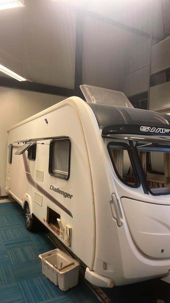 2011 swift Challenger met werk! Of voor onderdelen, Caravans en Kamperen, Caravans, Bedrijf, tot en met 4, 1000 - 1250 kg, Rondzit