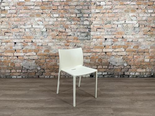 Magis Air Chair bij TheReSales, Huis en Inrichting, Stoelen, Zo goed als nieuw, Vijf, Zes of meer stoelen, Kunststof, Metaal, Wit