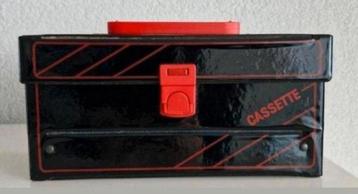 Koffer voor 12 cassettebandjes beschikbaar voor biedingen