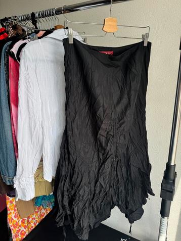 Vintage Y2K zwarte maxi rok met ruffles beschikbaar voor biedingen