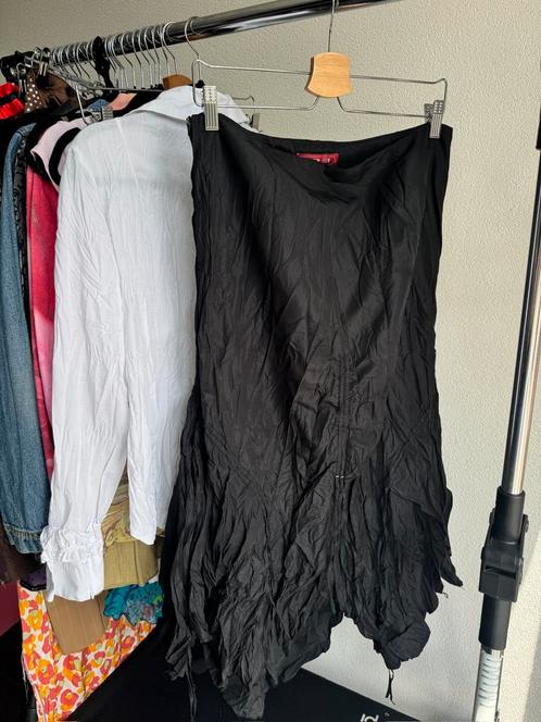 Vintage Y2K zwarte maxi rok met ruffles, Kleding | Dames, Rokken, Zo goed als nieuw, Maat 42/44 (L), Zwart, Onder de knie, Ophalen of Verzenden