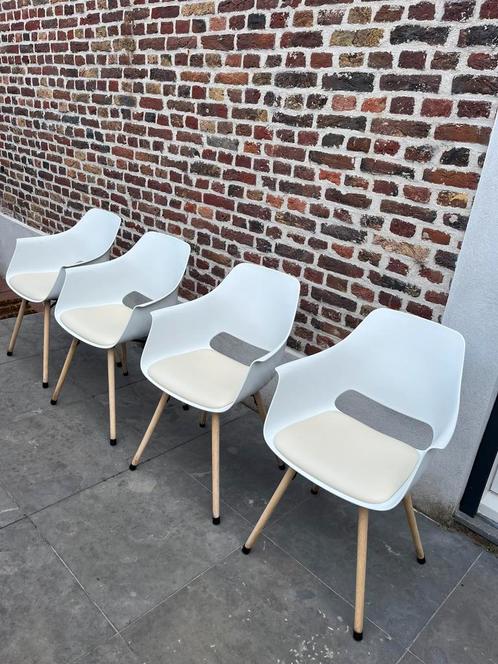 Witte eetkamerstoelen zgan ! €50 per stuk, Huis en Inrichting, Stoelen, Zo goed als nieuw, Kunststof, Wit, Ophalen