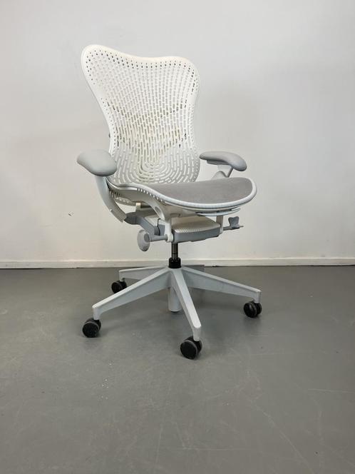 4x Herman Miller Mirra 2 Bureaustoel Alpine - Wit, Huis en Inrichting, Bureaustoelen, Zo goed als nieuw, Bureaustoel, Wit, Ergonomisch