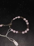 Lieflijke Roze Bloemenarmband met Metalen Details - Nieuw!, Ophalen of Verzenden, Nieuw, Roze