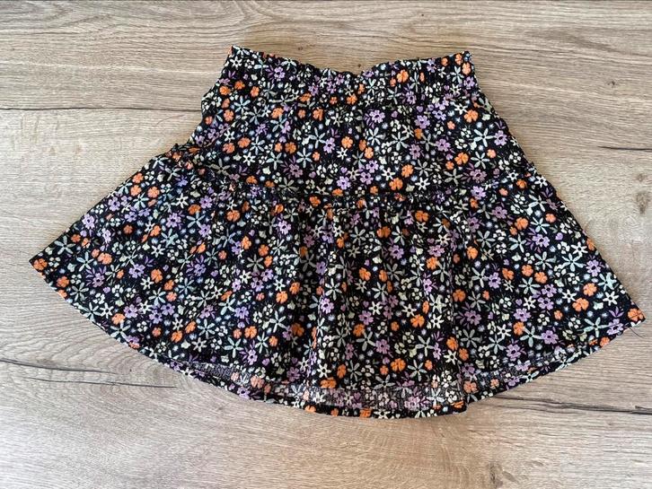 Als nieuw: rokje met bloemen maat 134, Kinderen en Baby's, Kinderkleding | Maat 134, Zo goed als nieuw, Meisje, Jurk of Rok, Ophalen of Verzenden