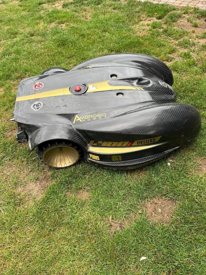 Robotmaaier ambrogio voor zeer grote oppervlaktes, Tuin en Terras, Robotmaaiers, Zo goed als nieuw, Meer dan 25 cm, Met regensensor