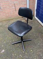 Leuke Zwarte Ahrend De Cirkel Kruk / Stoel ( vintage retro ), Ophalen of Verzenden, Zo goed als nieuw, In hoogte verstelbaar, Metaal
