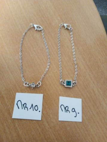 2 zilverkleurige armbanden per stuk  beschikbaar voor biedingen