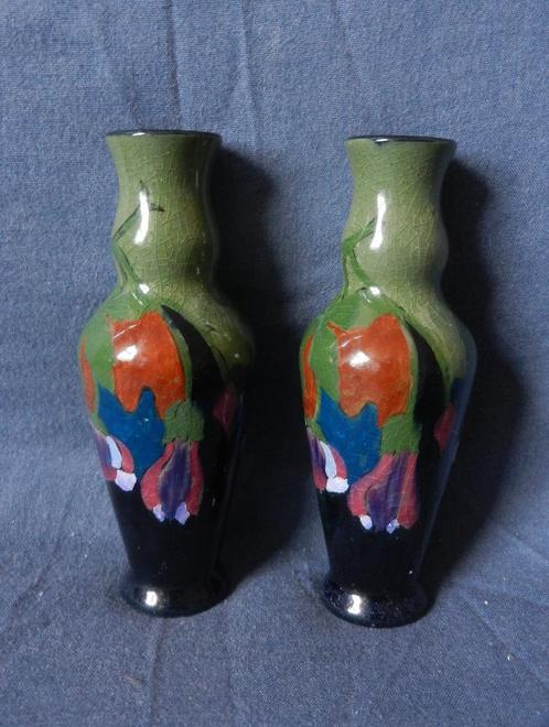 Paar glanzend plateel vaasjes Kon Zuid Holland ca 1925 h11,5, Antiek en Kunst, Antiek | Keramiek en Aardewerk, Ophalen of Verzenden