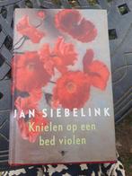 Knielen op een bed violen, Jan Siebelink, Ophalen of Verzenden, Zo goed als nieuw
