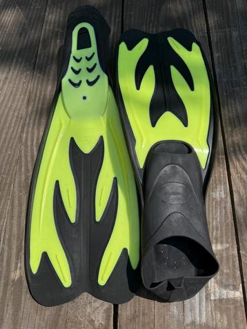 Snorkelvin maat 38-39 fluor beschikbaar voor biedingen