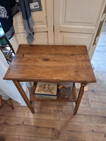 Vintage Bijzettafeltje houtkleur ~ De Brocante Dames beschikbaar voor biedingen
