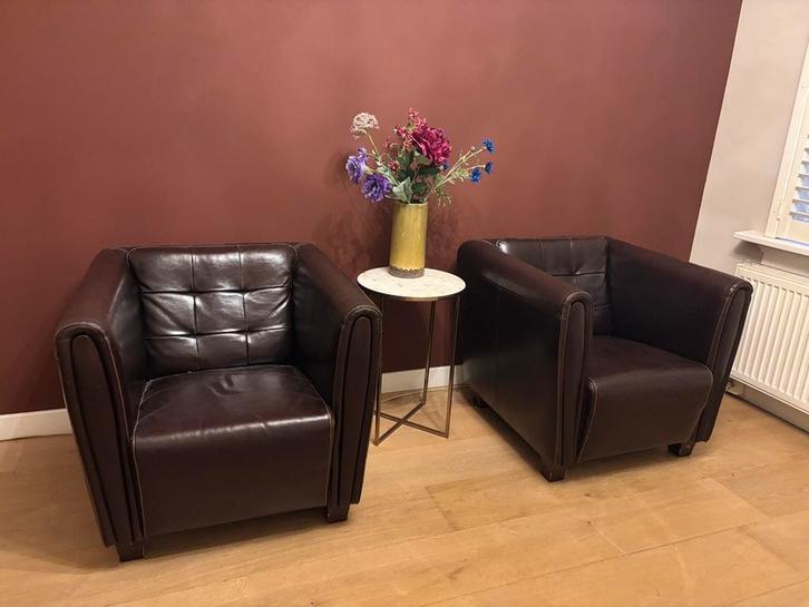 2 Donkerbruine Fauteuils van Kalfsleder, Huis en Inrichting, Fauteuils, Gebruikt, Leer, 50 tot 75 cm, 75 tot 100 cm, Ophalen
