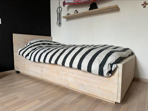 Eenpersoons steigerhouten bed, Huis en Inrichting, Slaapkamer | Bedden, Gebruikt, Eenpersoons, 90 cm, 200 cm, Steigerhout, Ophalen