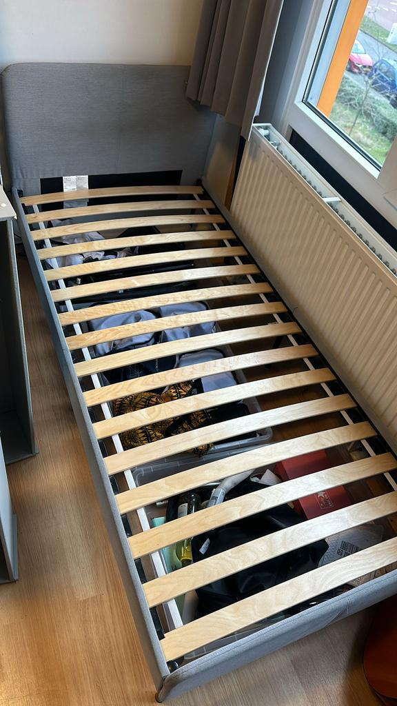 Bedframe, Opbergbakken en Matras, Huis en Inrichting, Slaapkamer | Bedden, Gebruikt, Eenpersoons, 90 cm, 200 cm, Stof, Grijs, Ophalen