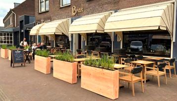 Mooie robuuste plantenbak van douglashout beschikbaar voor biedingen