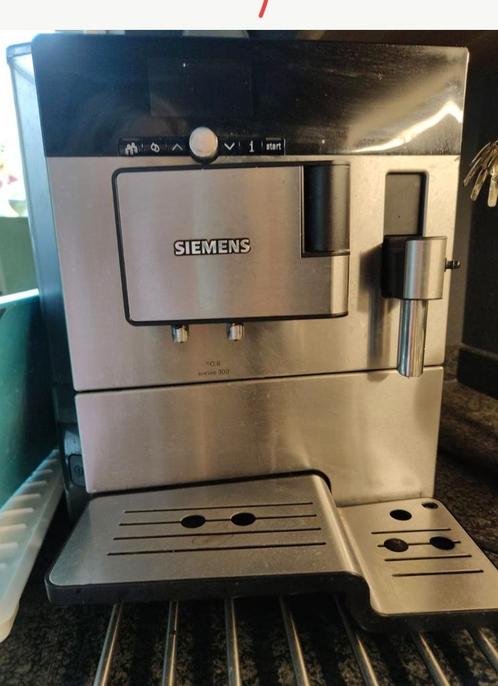 Siemens EQ8 koffiemachine - niet werkend, Witgoed en Apparatuur, Koffiezetapparaten, Niet werkend, Koffiebonen, Koffiemachine