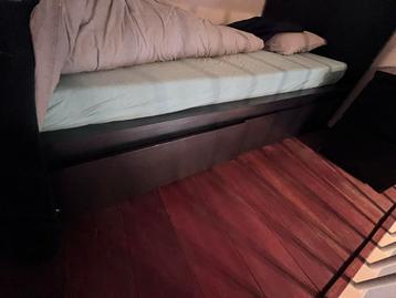 Malm ikea zwart 1-pers bed.  Bijpassend nachtkastje - afbeelding 3