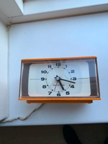 Vintage retro elektrische wekker  beschikbaar voor biedingen