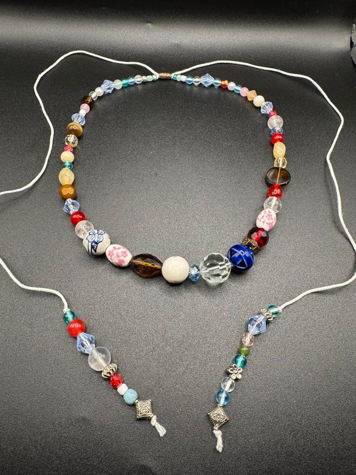 Kleurrijke kralenketting met hangers, Sieraden, Tassen en Uiterlijk, Kettingen, Zo goed als nieuw, Kunststof, Overige kleuren