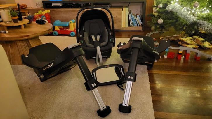 Maxi-Cosi Pebble 360 + 2 FamilyFix Isofix Bases + Spiegel, Kinderen en Baby's, Autostoeltjes, Ophalen