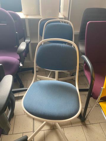 1x IKEA ÖRFJÄLL Kinderbureaustoel - Wit/Blauw beschikbaar voor biedingen
