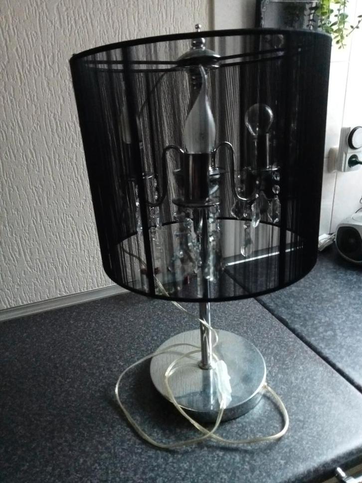 prachtige tafellamp met kristallen en zwarte kap, Huis en Inrichting, Lampen | Tafellampen, Zo goed als nieuw, Minder dan 50 cm