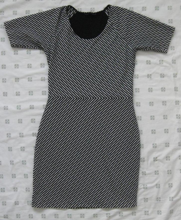 Juffrouw Jansen zwarte witte jurk, elastisch maat 40, Kleding | Dames, Jurken, Zo goed als nieuw, Maat 38/40 (M), Zwart, Boven de knie