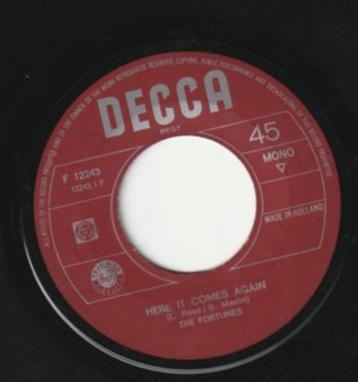 Fortunes  - Here It Comes Again  - rood label RARE !!1965    beschikbaar voor biedingen