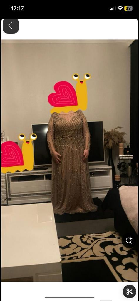 Galajurk maat 42/44, Kleding | Dames, Trouwkleding en Trouwaccessoires, Zo goed als nieuw, Bruidsmeisjeskleding, Beige, Ophalen of Verzenden