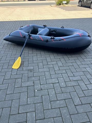 Pure4Fun XPRO 500 Opblaasboot - 2-4 persoons - met peddels beschikbaar voor biedingen