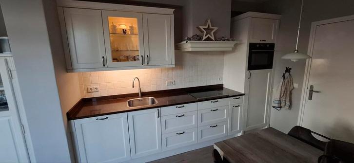 Mooie eiken inbouwkeuken, 3.30 meter lang met graniet blad., Huis en Inrichting, Keuken | Complete keukens, Gebruikt, Graniet of Steen