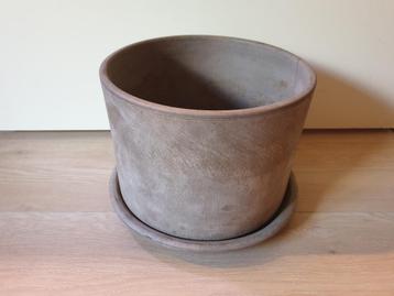 Terracotta Cilinder Grigio 25, voor binnen of buiten beschikbaar voor biedingen