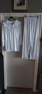 Witte pyjama set van glimmende stof, Kleding | Dames, Huispakken, Wit, Maat 46/48 (XL) of groter, Ophalen of Verzenden, Onbekend