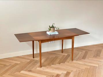 Vintage eetkamertafel noten hout jaren 50/60 uitschuifbaar beschikbaar voor biedingen