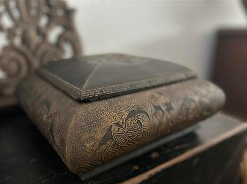 Beslagen houten doos kist met dekswl oosters india bohemian, Antiek en Kunst, Curiosa en Brocante, Ophalen of Verzenden