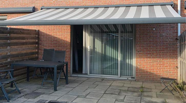 Elektrisch zonnescherm - Goede staat!, Tuin en Terras, Zonneschermen, Gebruikt, Knikarmscherm, 300 cm of meer, 450 cm of meer