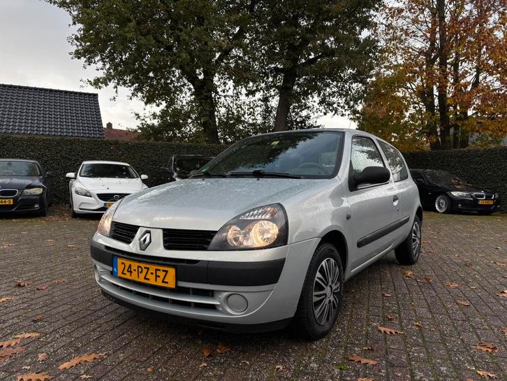 Renault Clio 1.2 2004 / Airco / Bluetooth, Auto's, Renault, Particulier, Airbags, Airconditioning, Bluetooth, Centrale vergrendeling