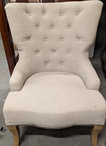 Grote Fauteuil met Knopen beschikbaar voor biedingen