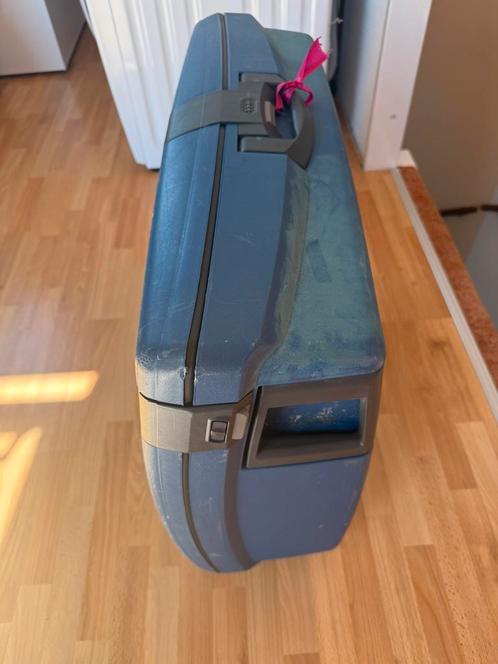 Carlton blauwe reiskoffer, Sieraden, Tassen en Uiterlijk, Koffers, Gebruikt, Hard kunststof, 60 tot 70 cm, 45 tot 55 cm, Slot