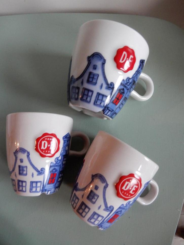 Douwe Egberts bekers, Huis en Inrichting, Keuken | Servies, Zo goed als nieuw, Kop(pen) en/of Schotel(s), Overige stijlen, Porselein
