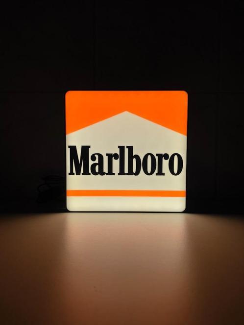 Marlboro Stijl LED Lamp • Retro Lightbox • Sfeerverlichting, Huis en Inrichting, Lampen | Losse lampen, Nieuw, Led-lamp, Minder dan 30 watt