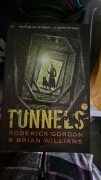 Tunnels - Roderick Gordon & Brian Williams, Ophalen of Verzenden, Zo goed als nieuw, Roderick Gordon & Brian Williams